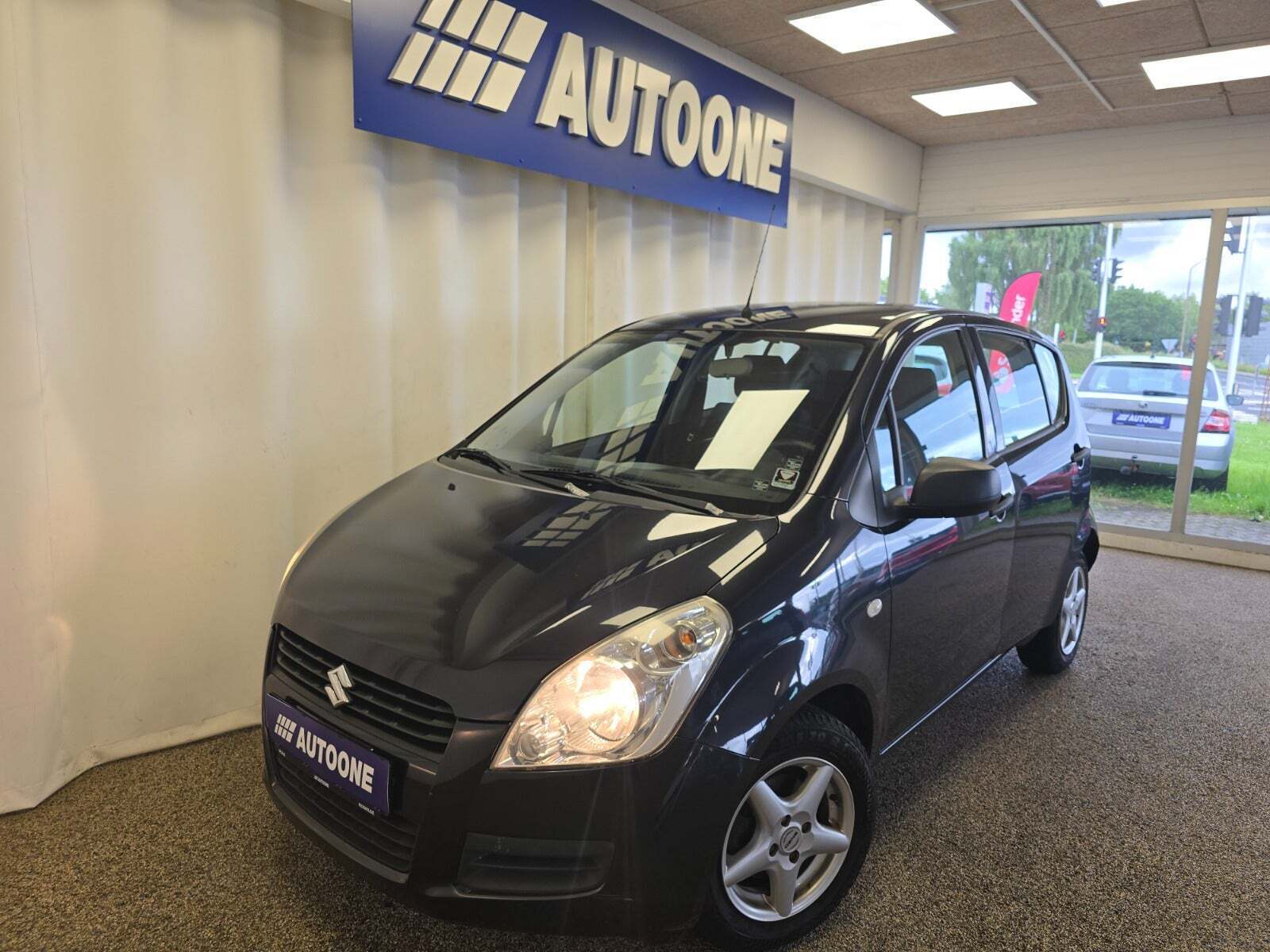 Sort Suzuki Splash fra 2009 set udefra