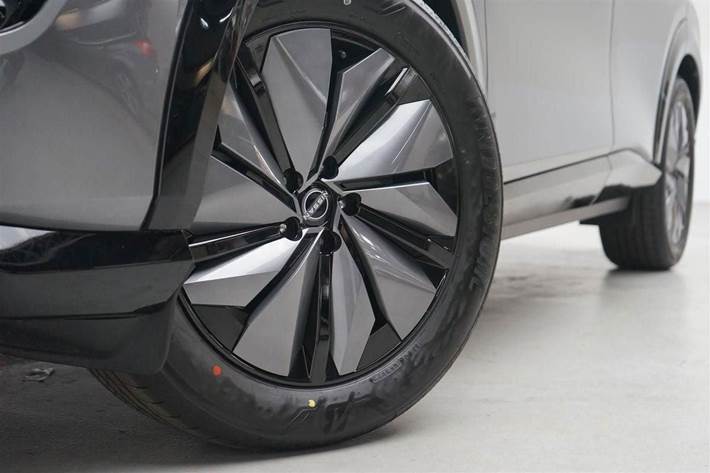 Grå Nissan Ariya fra 2024