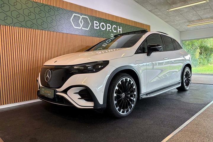 Hvid Mercedes EQE350 SUV fra 2024 set udefra