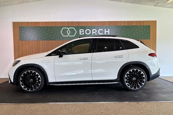 Hvid Mercedes EQE350 SUV fra 2024