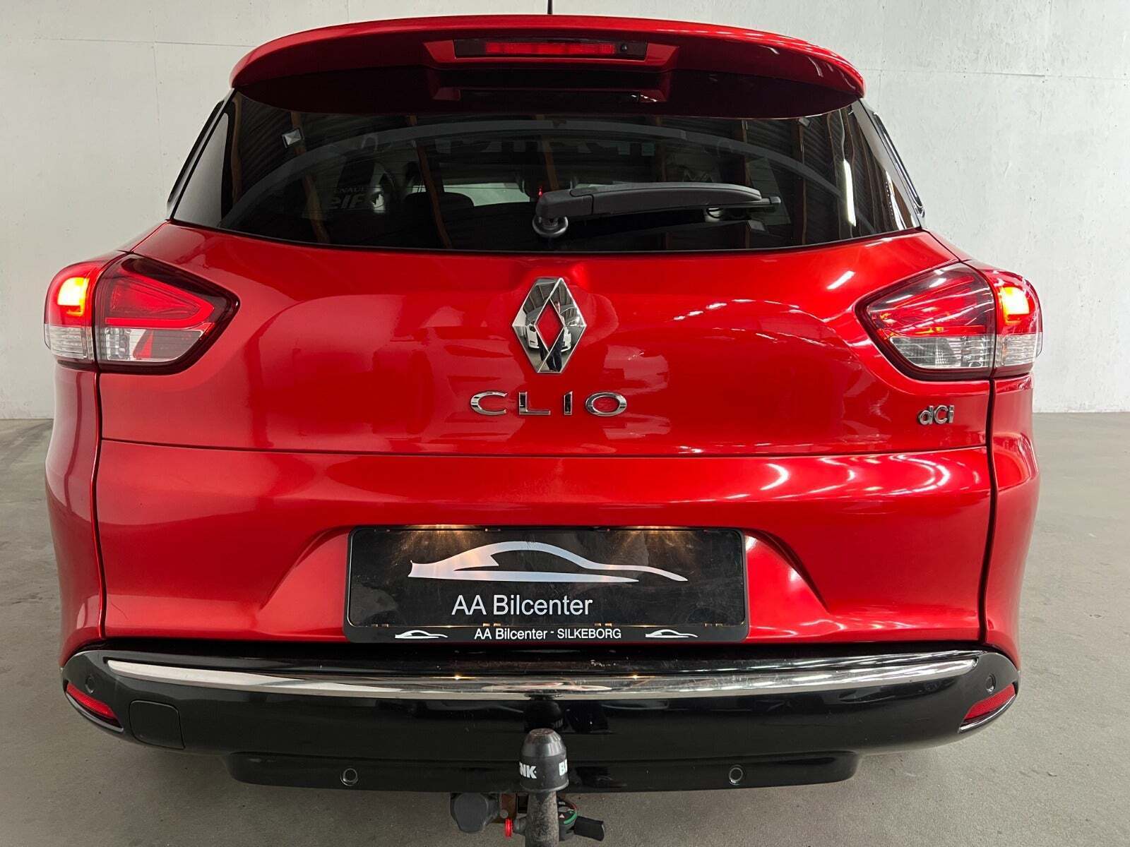 Rød Renault Clio IV fra 2017