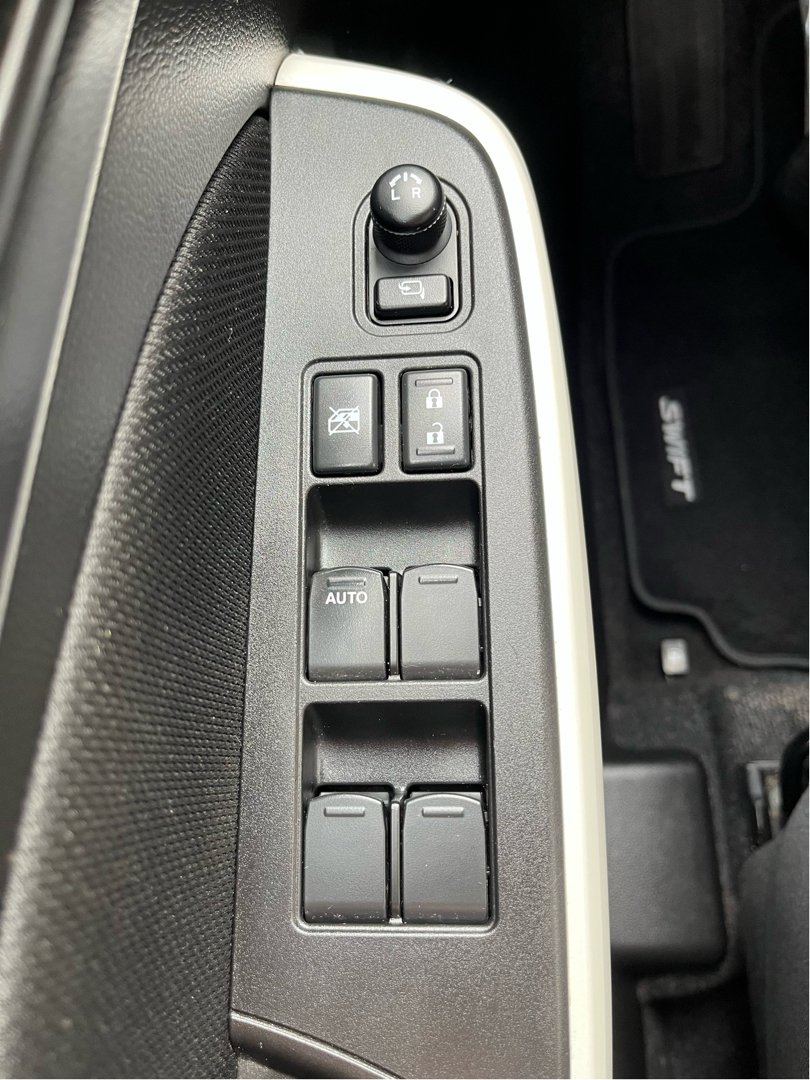 Grå Suzuki Swift fra 2020