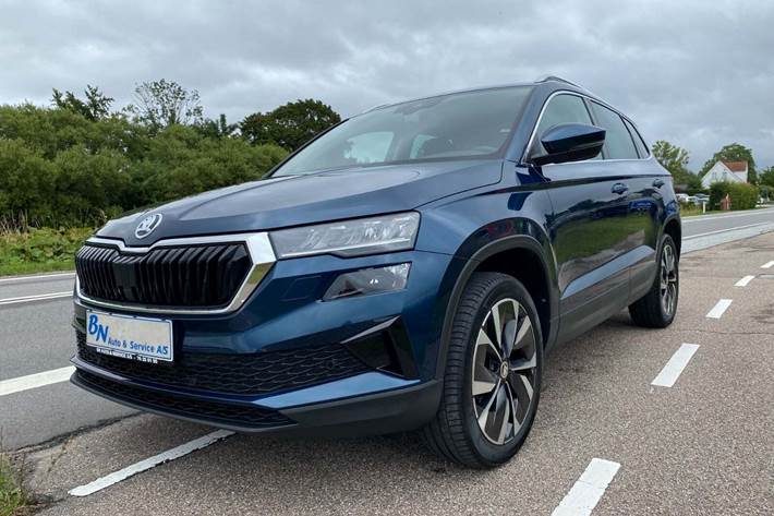 Blå Skoda Karoq fra 2022