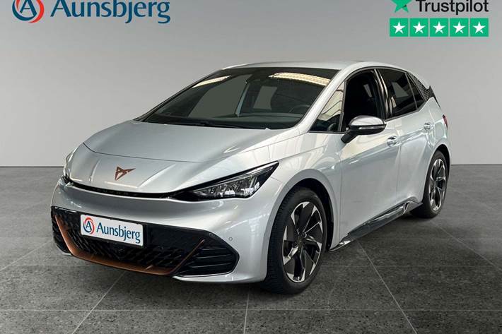 Sølv Cupra Born fra 2024 set udefra