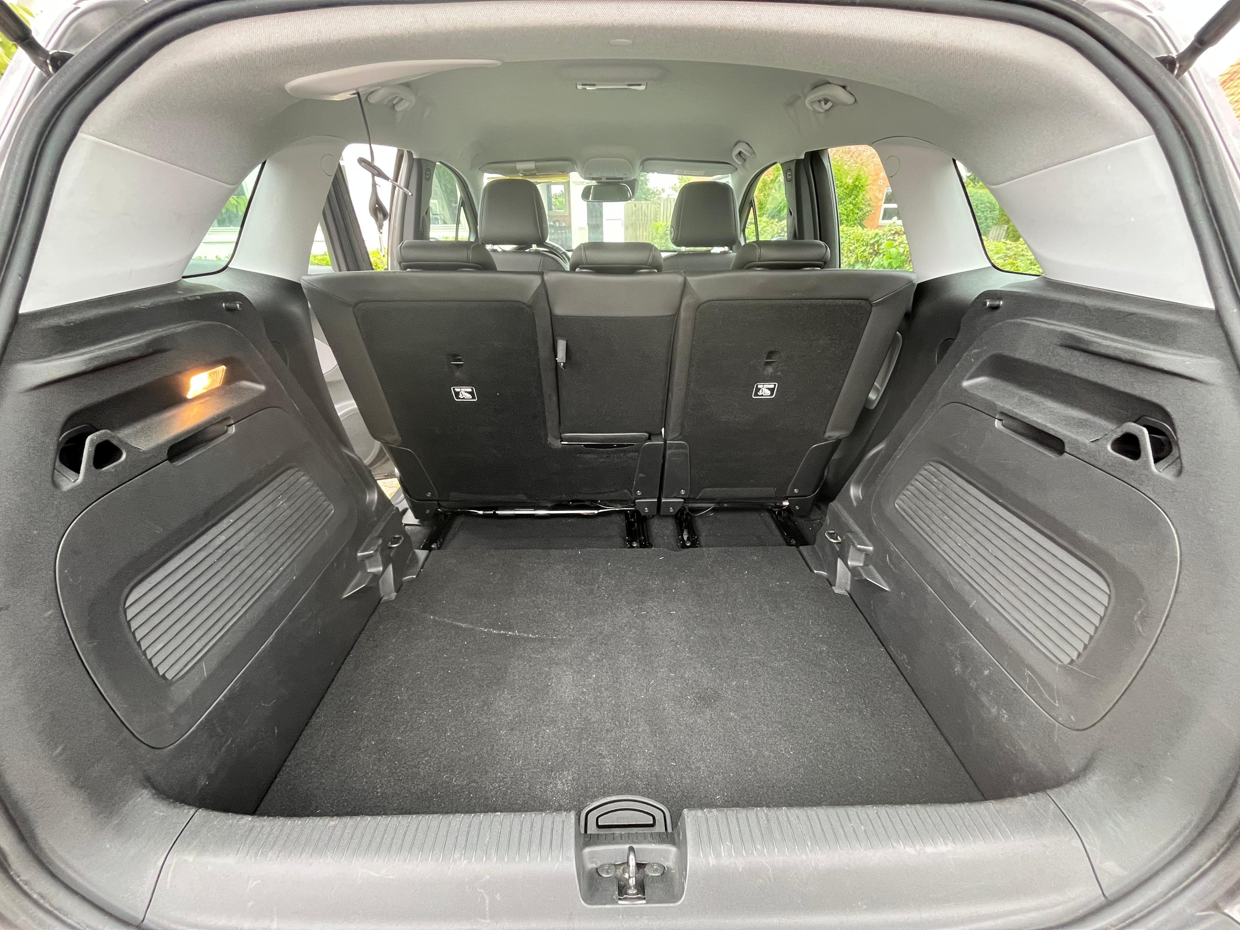 Sølv Opel Crossland X fra 2019