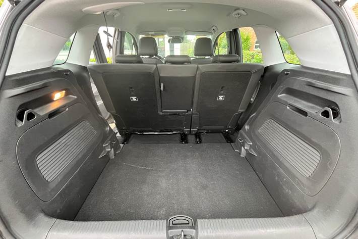 Sølv Opel Crossland X fra 2019