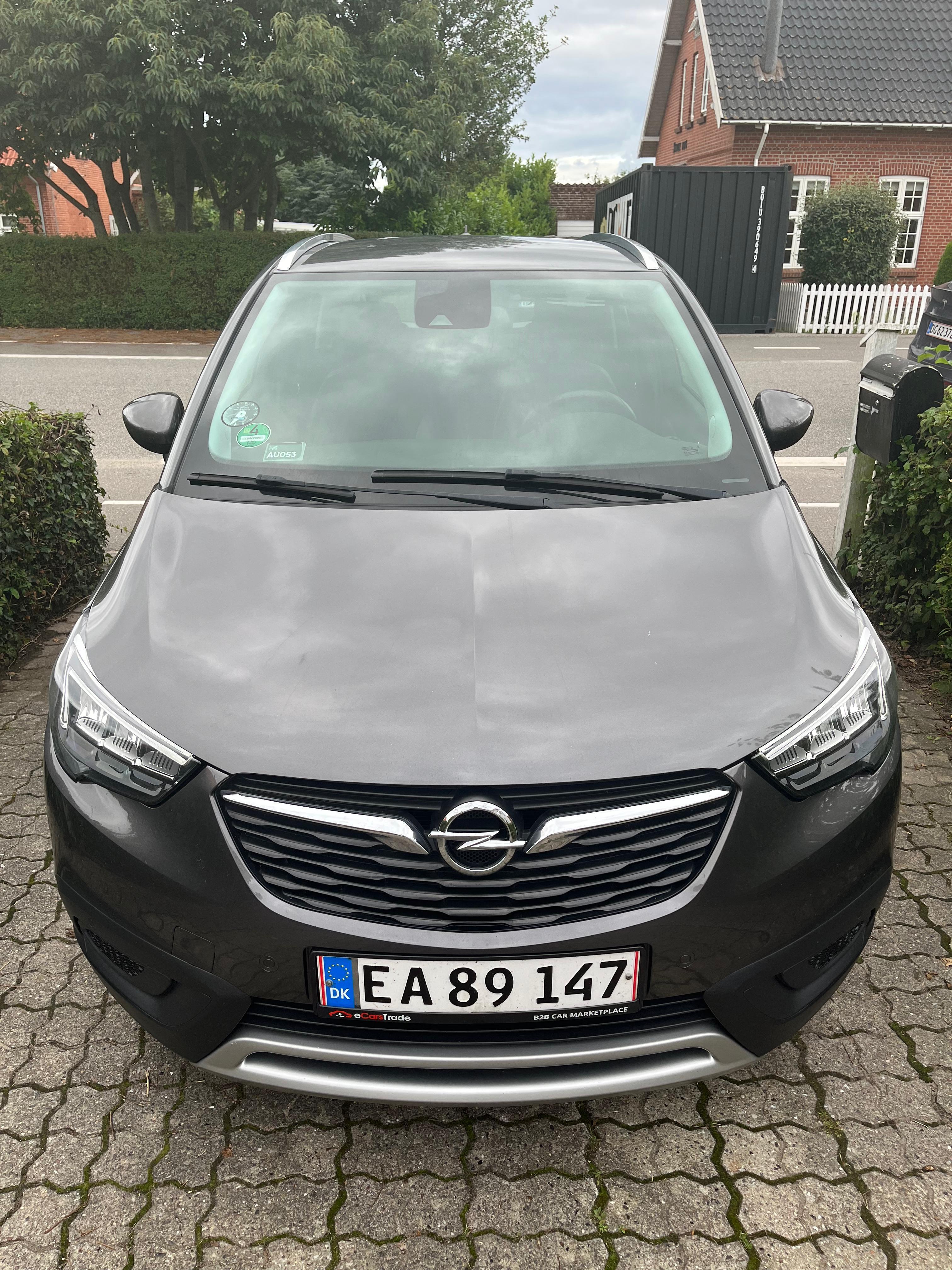 Sølv Opel Crossland X fra 2019