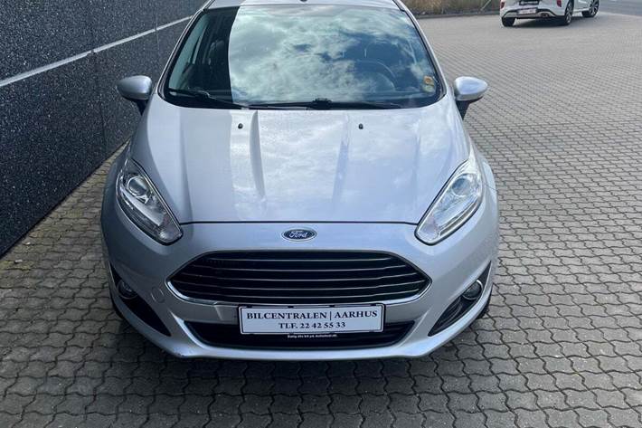 Sølv Ford Fiesta fra 2014