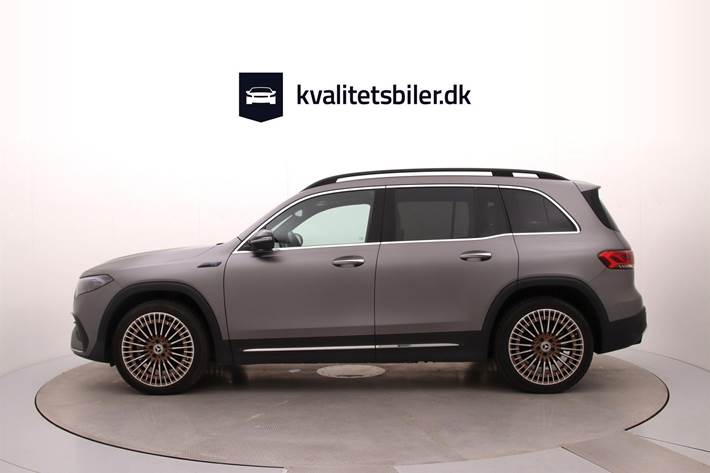 Grå Mercedes EQB 300 fra 2023 set udefra