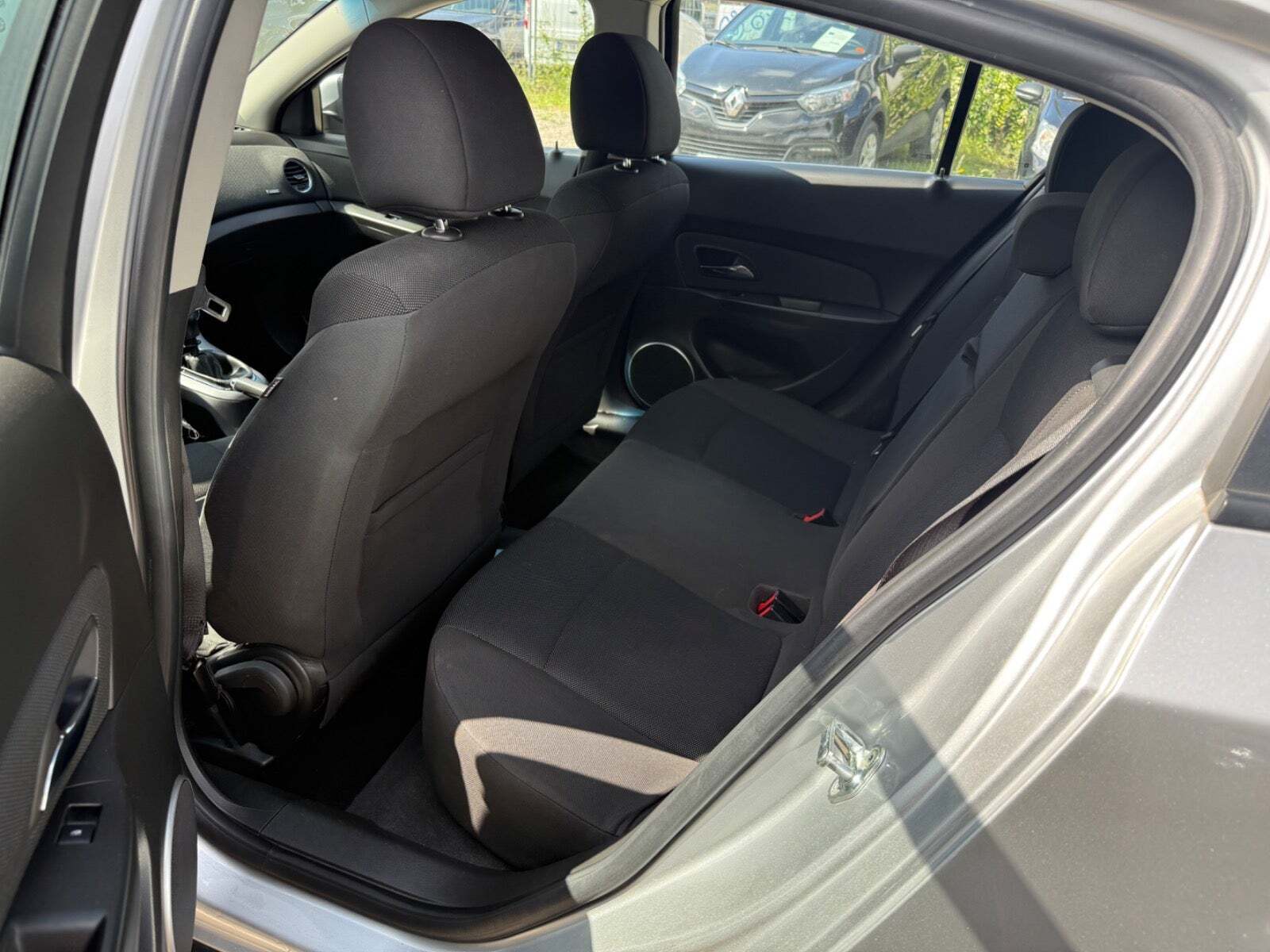 Sølv Chevrolet Cruze fra 2012