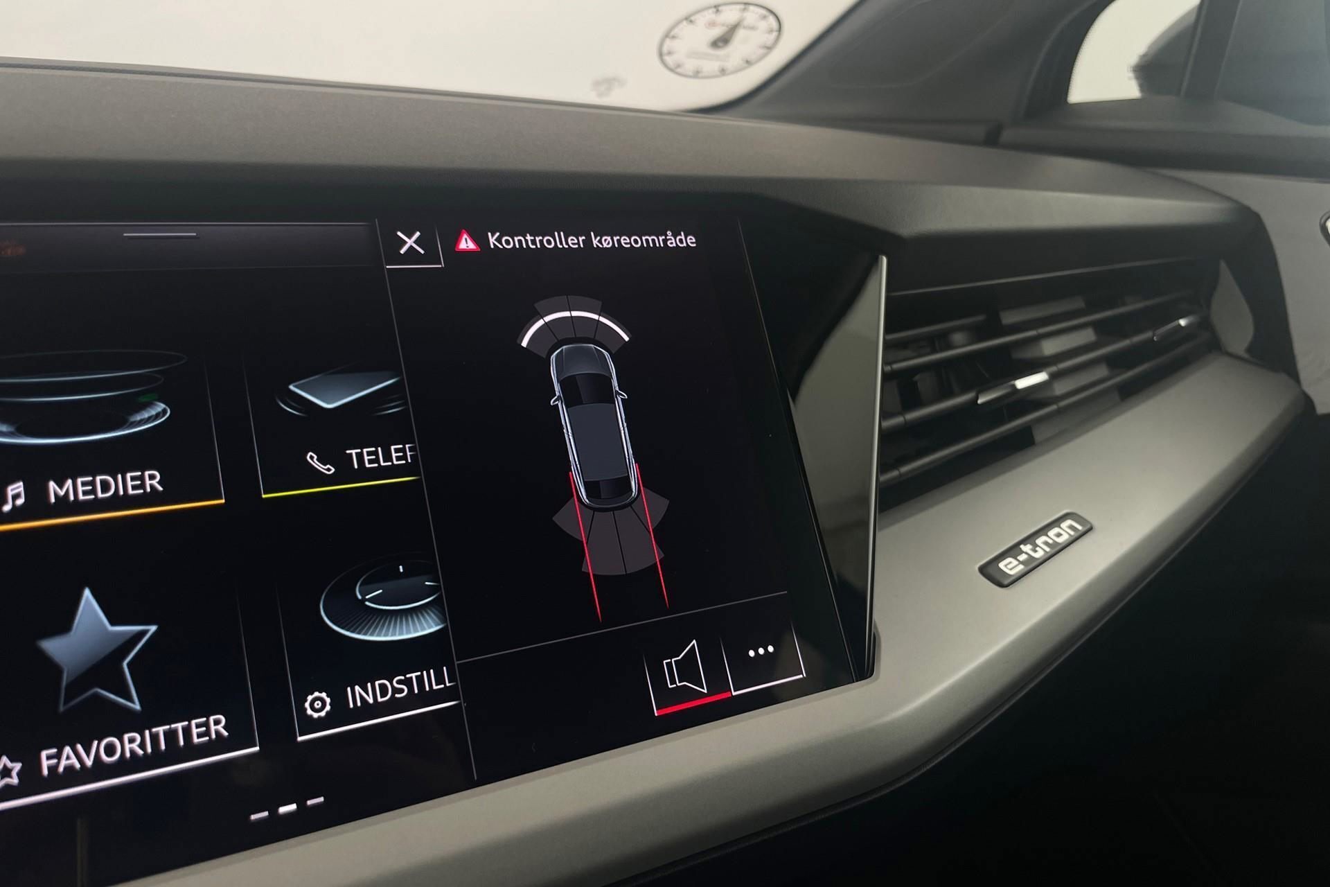 Grå Audi Q4 fra 2023