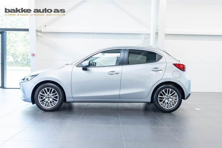 Grå Mazda 2 fra 2022