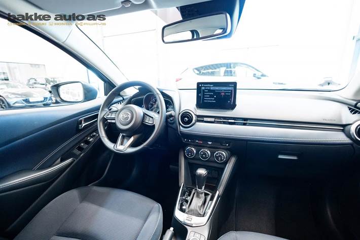 Grå Mazda 2 fra 2022