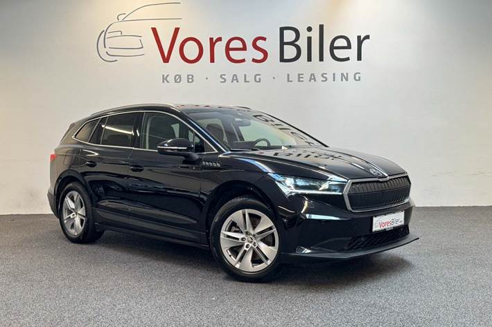 Sort Skoda Enyaq fra 2022 set udefra