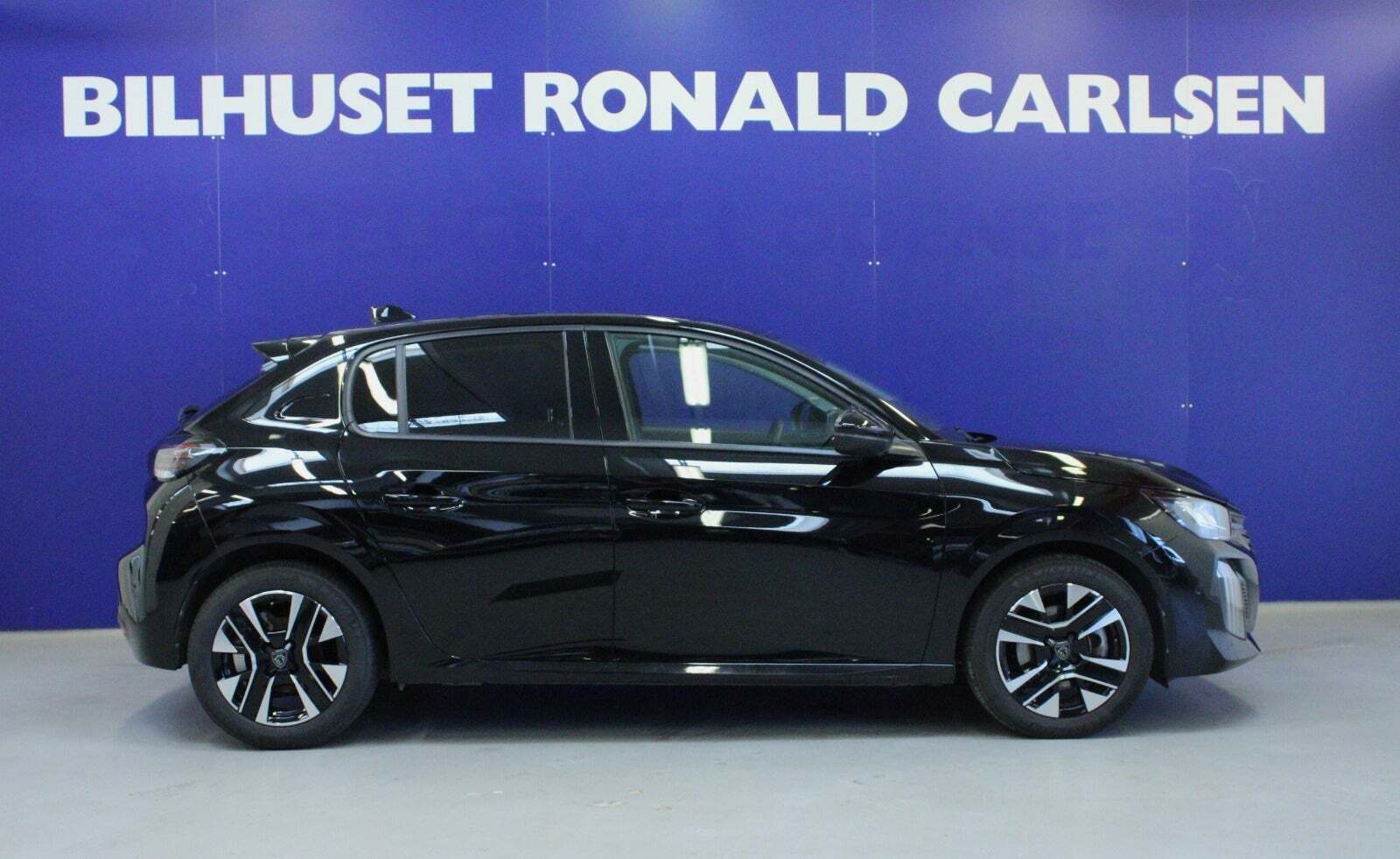 Sort Peugeot 208 fra 2024