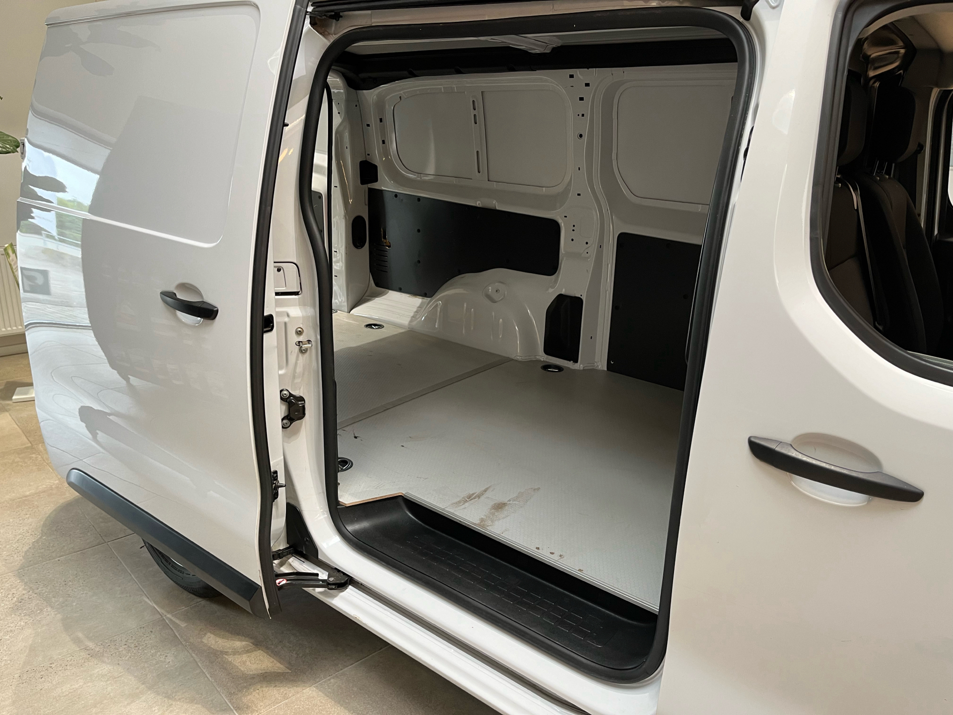 Hvid Toyota ProAce fra 2023