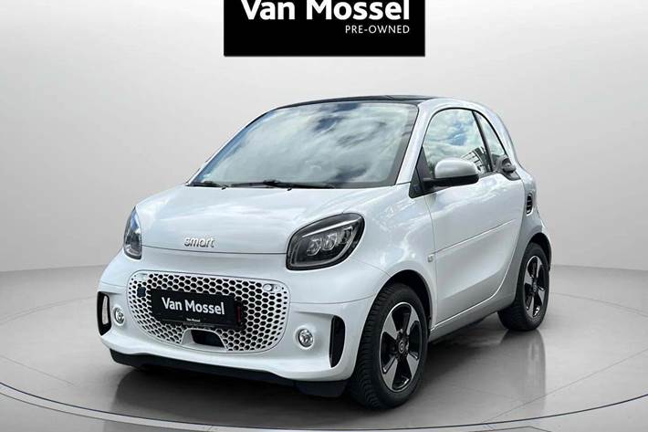 Hvid Smart Fortwo fra 2023 set udefra