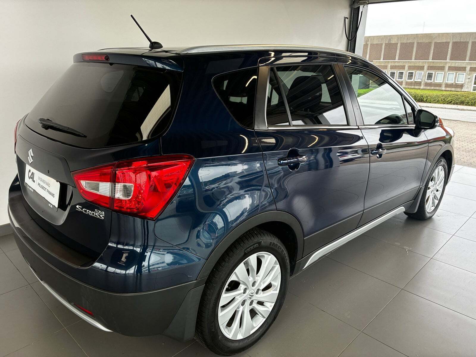 Blå Suzuki S-Cross fra 2019