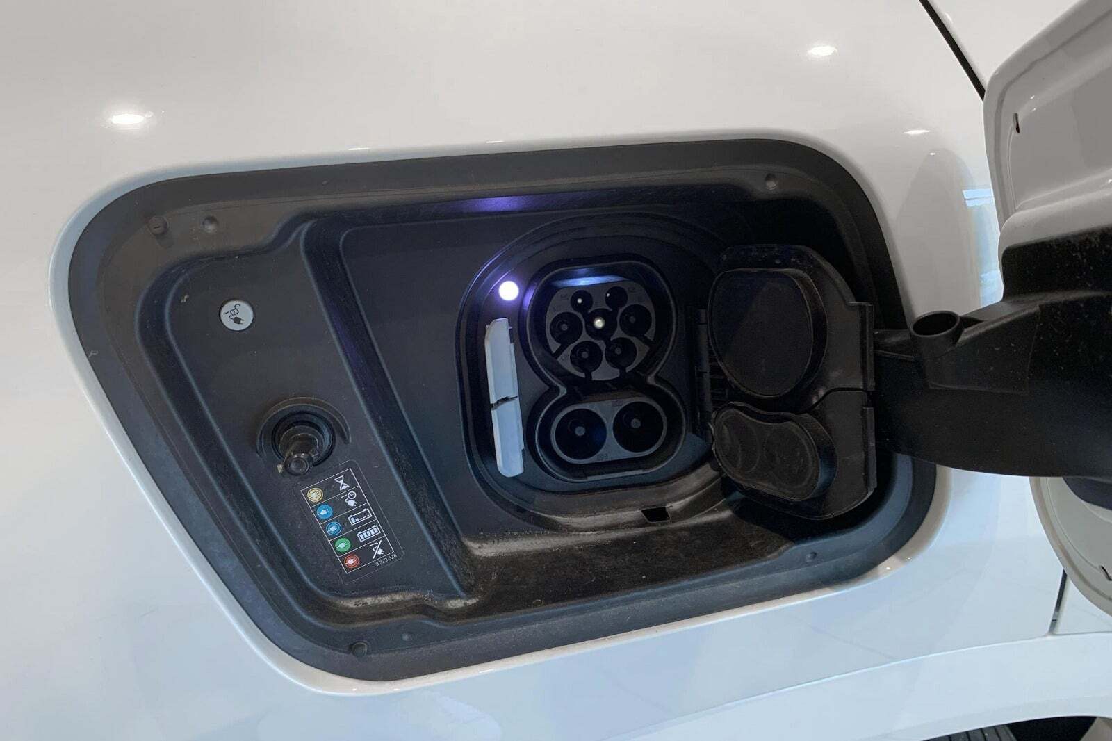 Hvid BMW iX2 fra 2024 set udefra