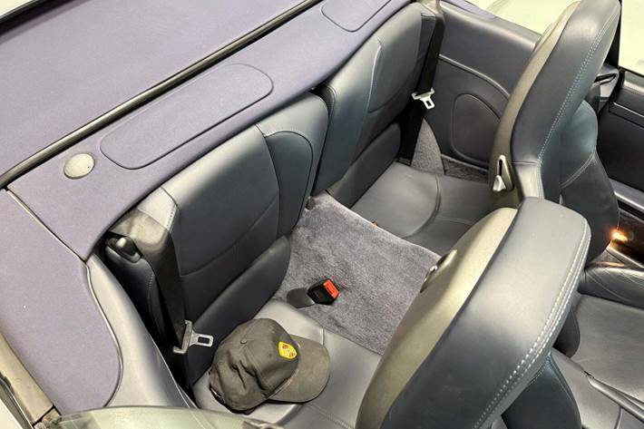 Sølv Porsche 911 Carrera S fra 2005