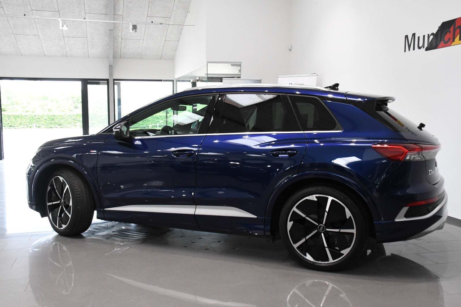 Blå Audi Q4 e-tron fra 2023