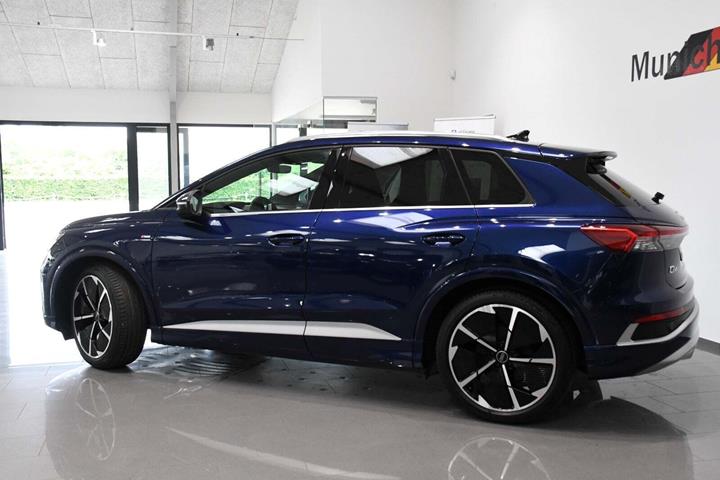 Blå Audi Q4 e-tron fra 2023