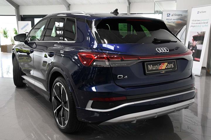 Blå Audi Q4 e-tron fra 2023