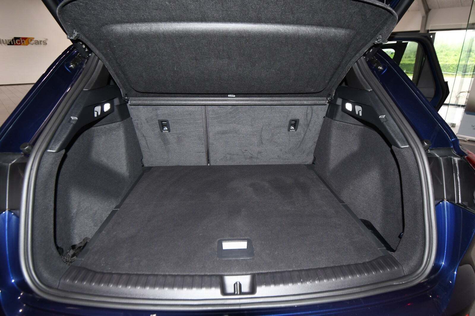 Blå Audi Q4 e-tron fra 2023