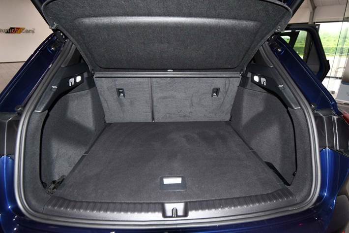 Blå Audi Q4 e-tron fra 2023