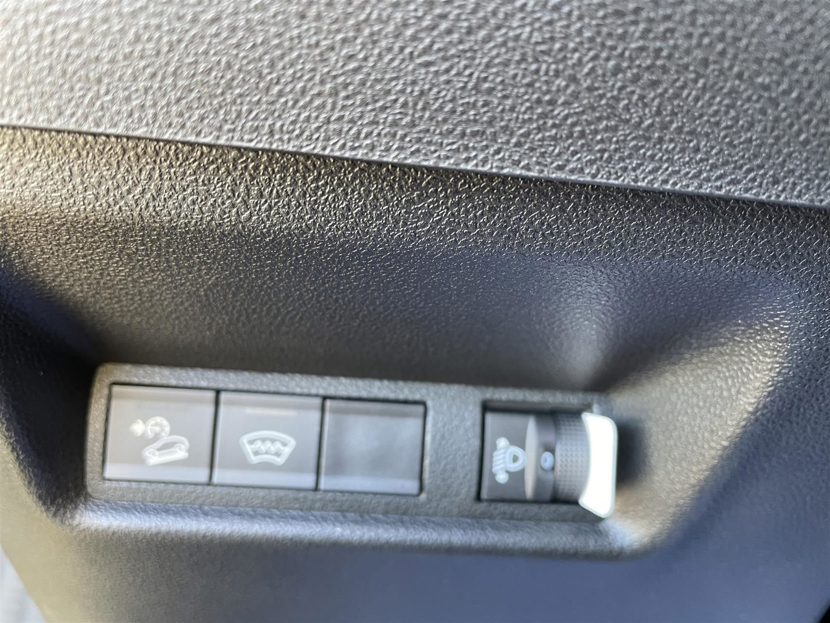 Gul Jeep Avenger fra 2023