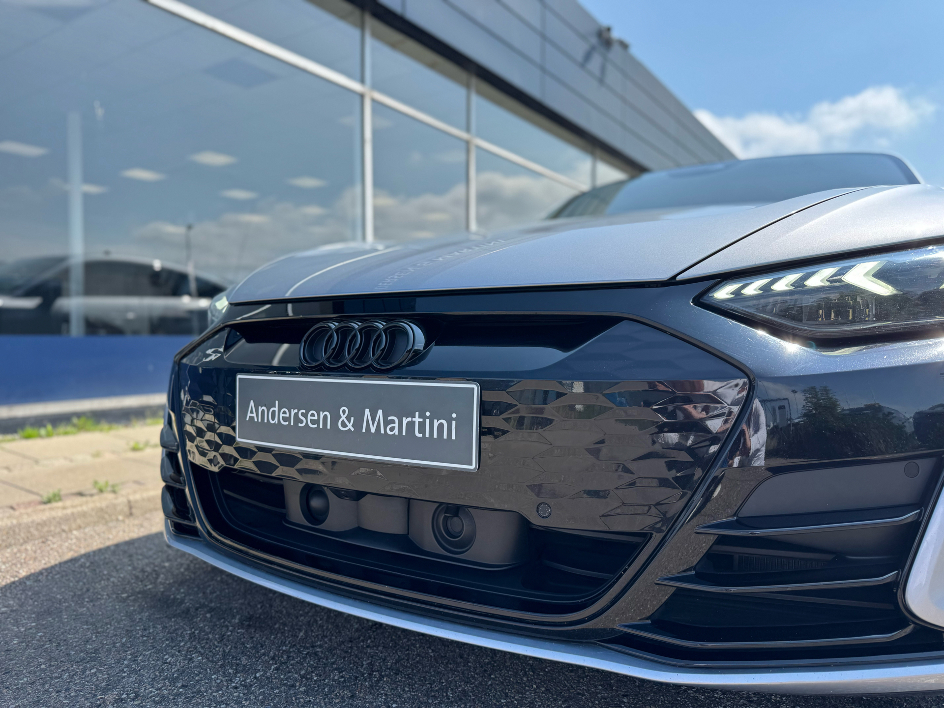 Sølv Audi e-tron GT fra 2022