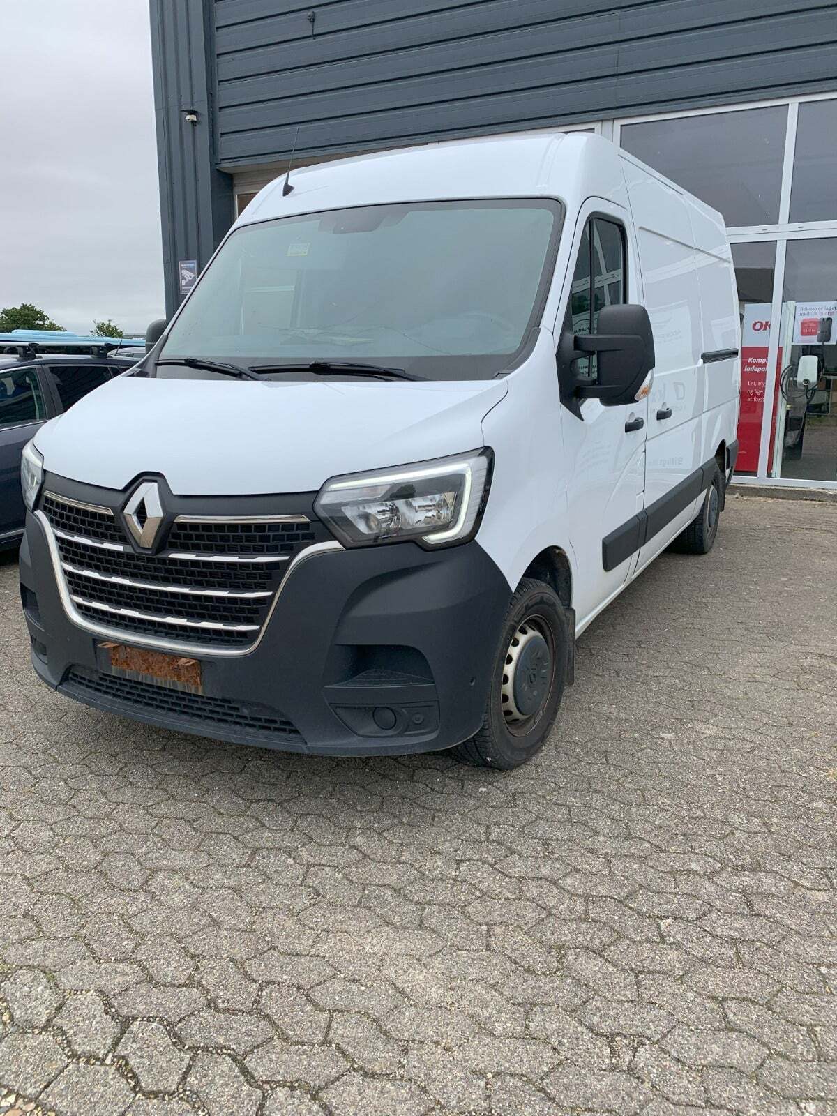 Renault Master IV T33 2,3 dCi 150 L2H2 Kassevogn