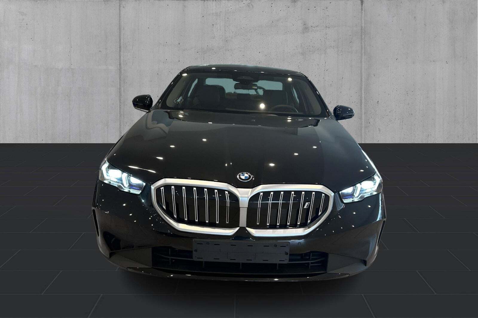 Sort BMW i5 fra 2024