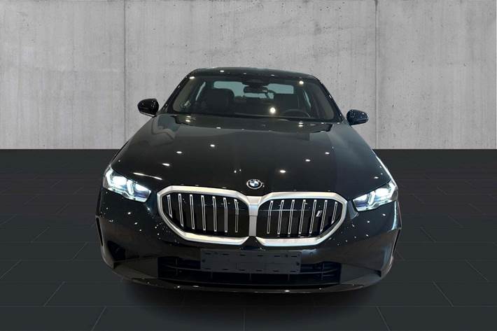 Sort BMW i5 fra 2024