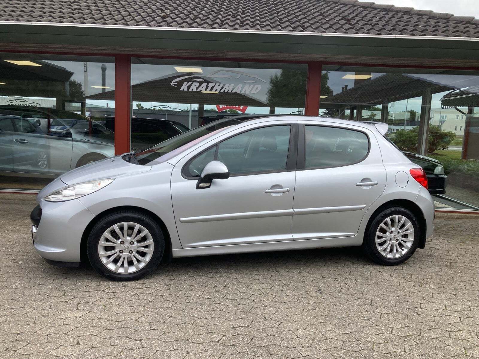 Sølv Peugeot 207 fra 2008