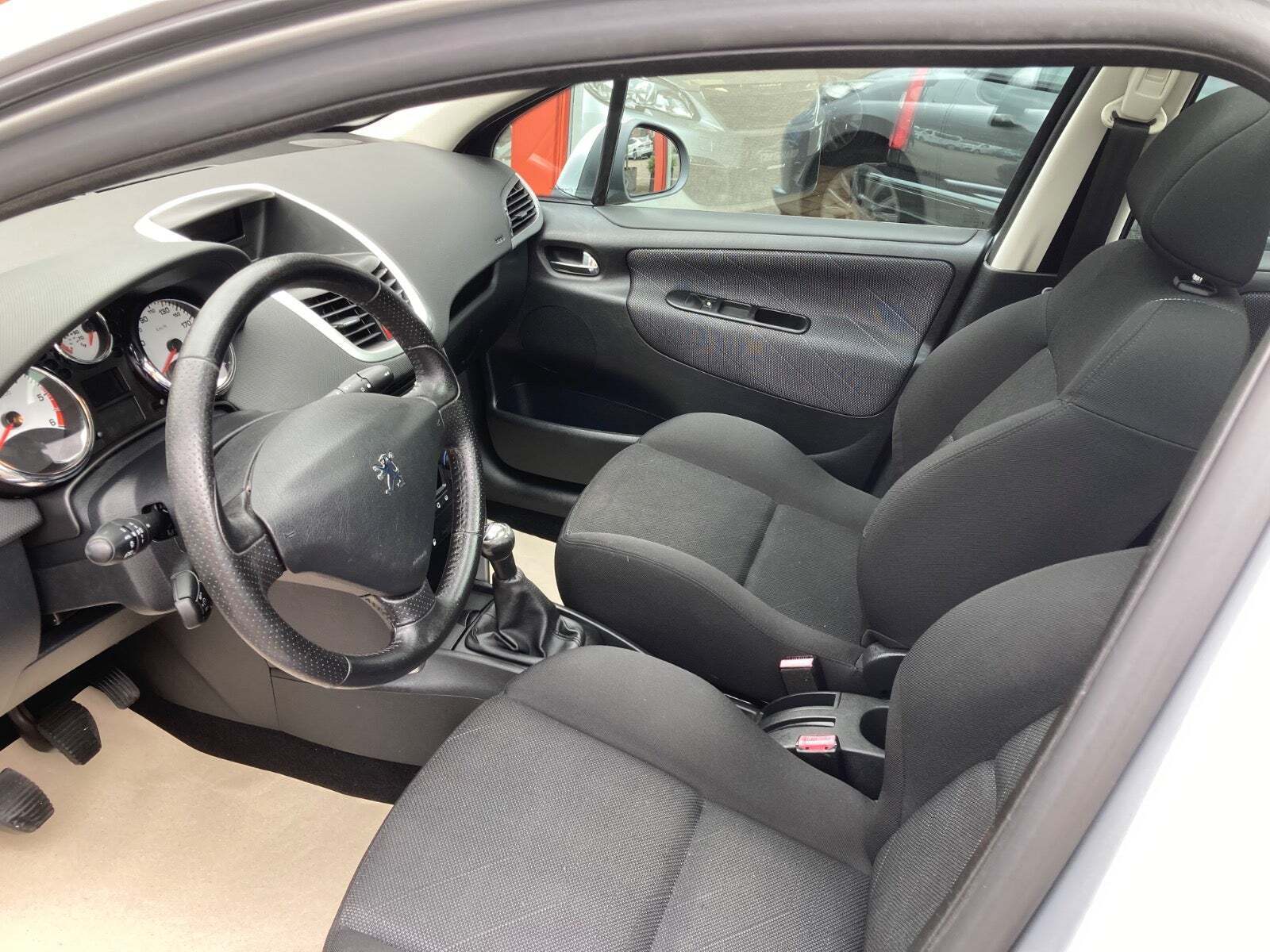 Sølv Peugeot 207 fra 2008