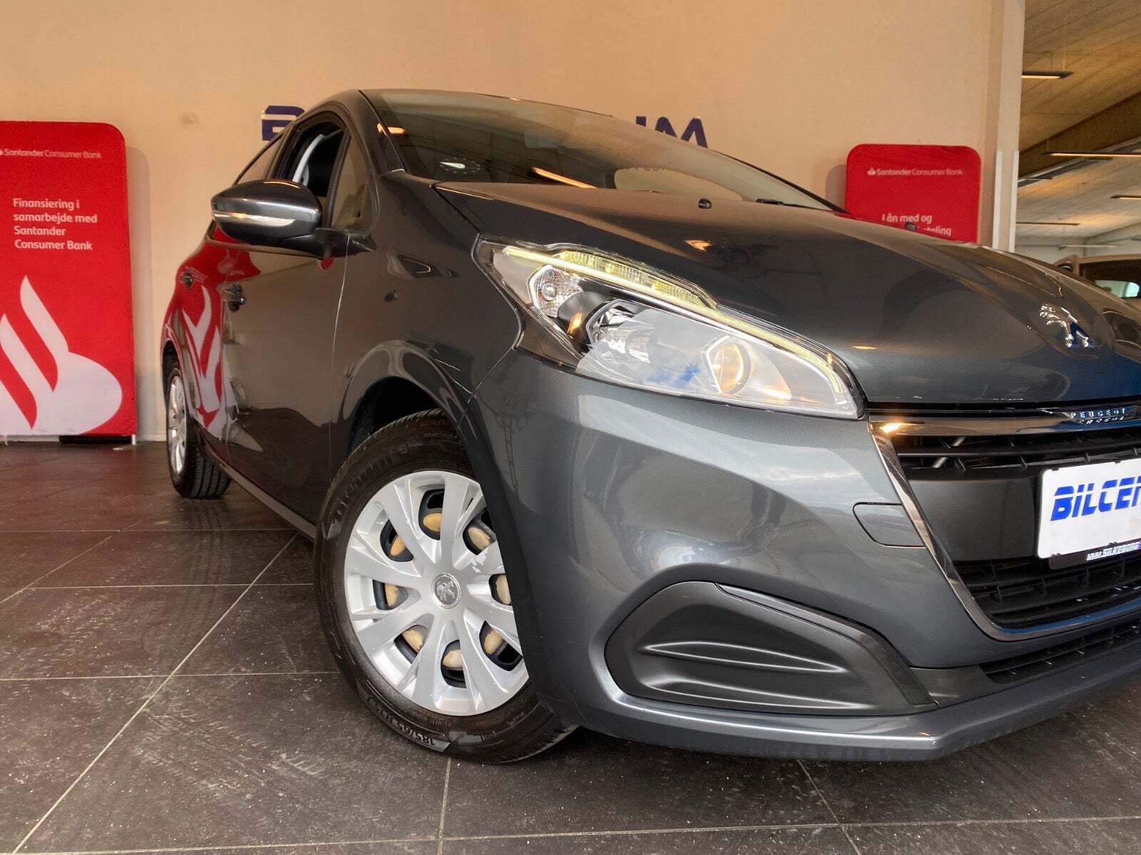 Sort Peugeot 208 fra 2017