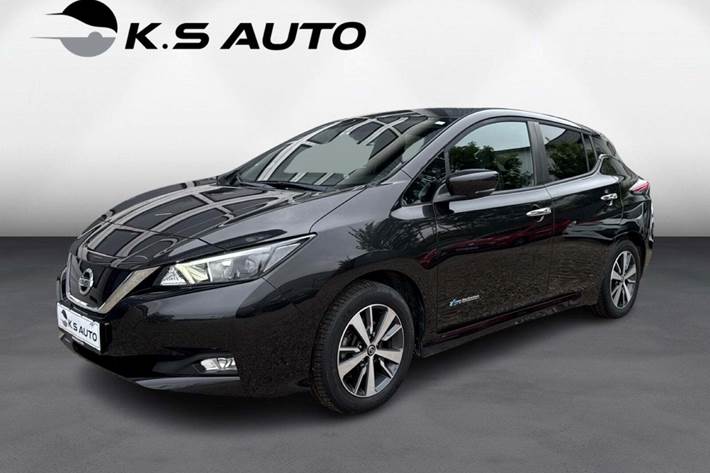 Sort Nissan Leaf fra 2019 set udefra