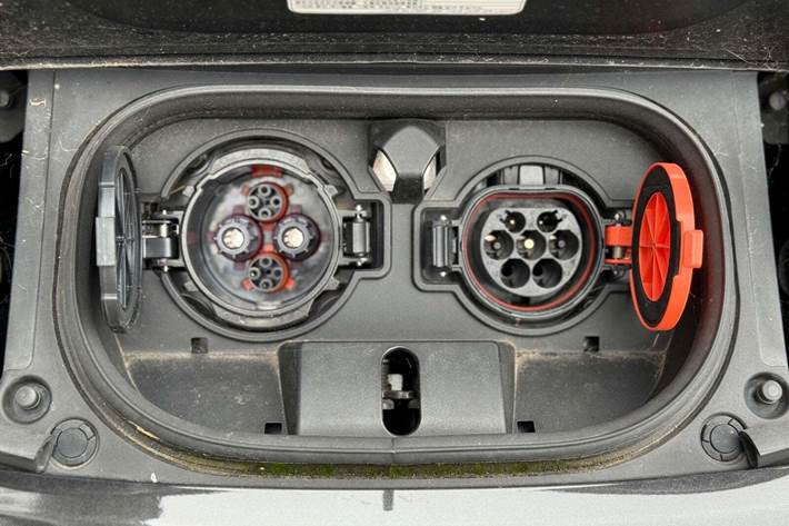 Sort Nissan Leaf fra 2019 set udefra