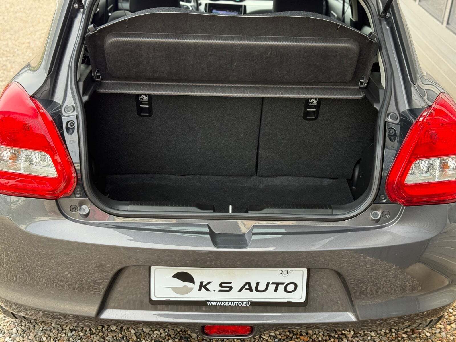 Grå Suzuki Swift fra 2019