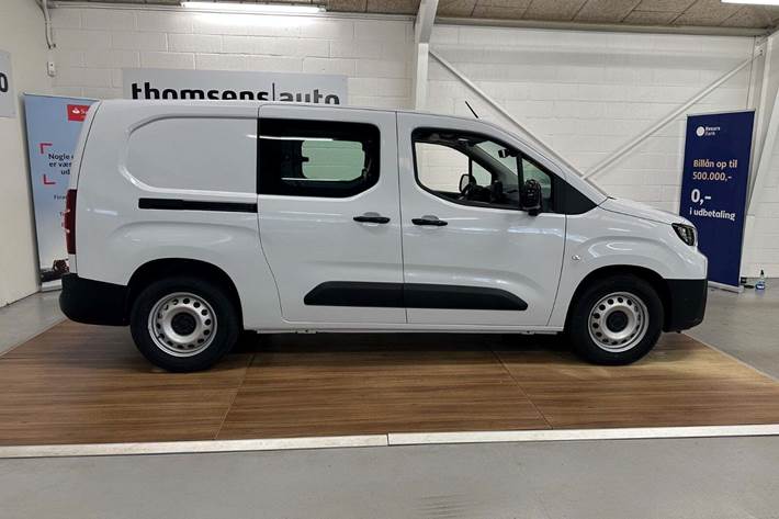 Hvid Toyota ProAce City fra 2025
