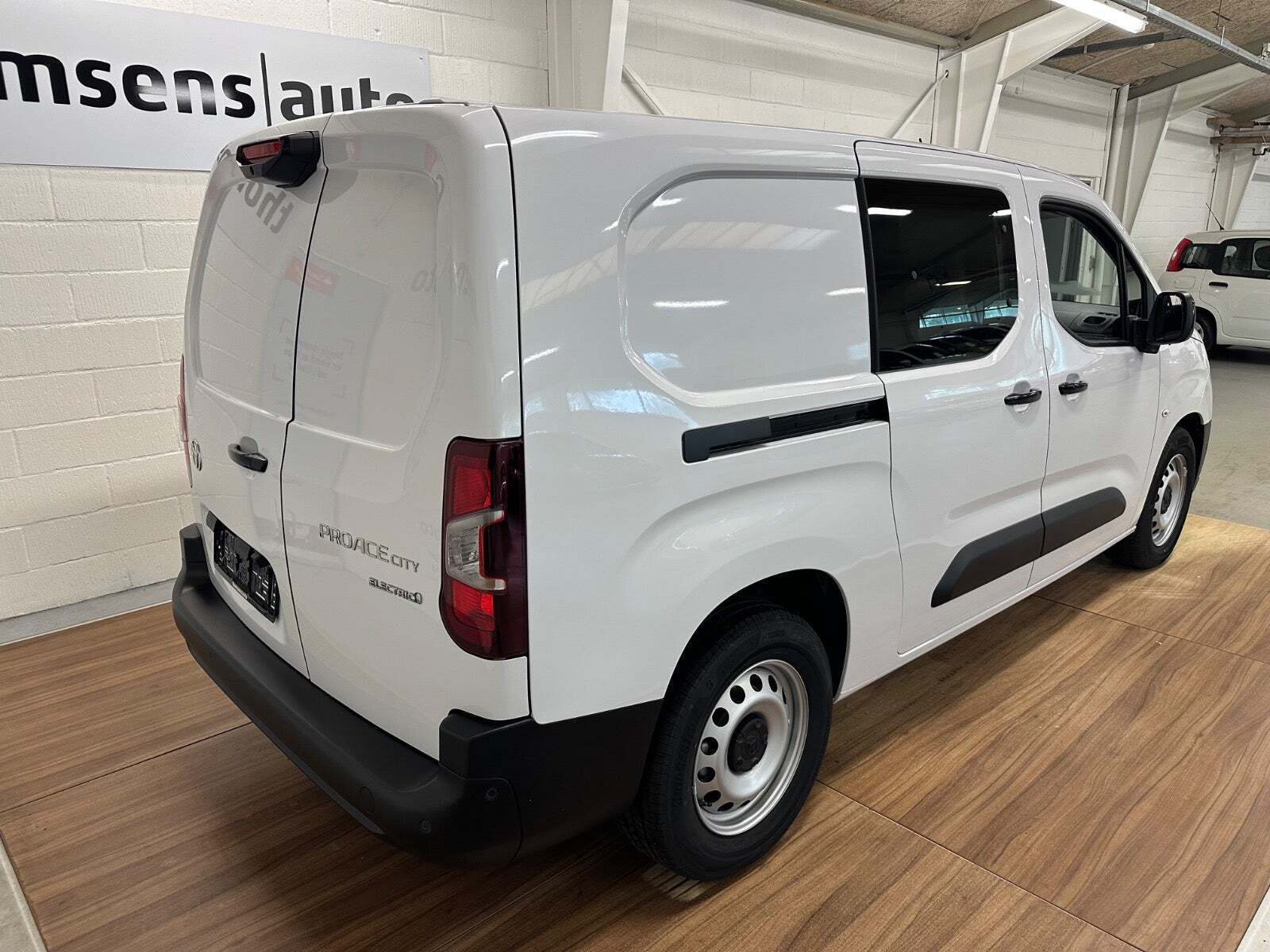 Hvid Toyota ProAce City fra 2025