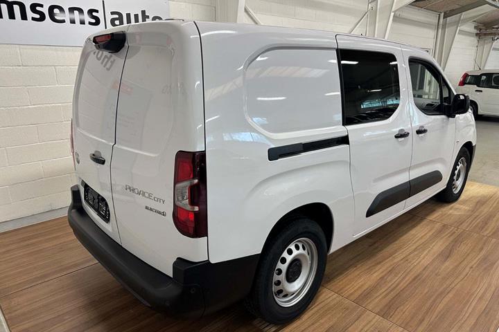 Hvid Toyota ProAce City fra 2025