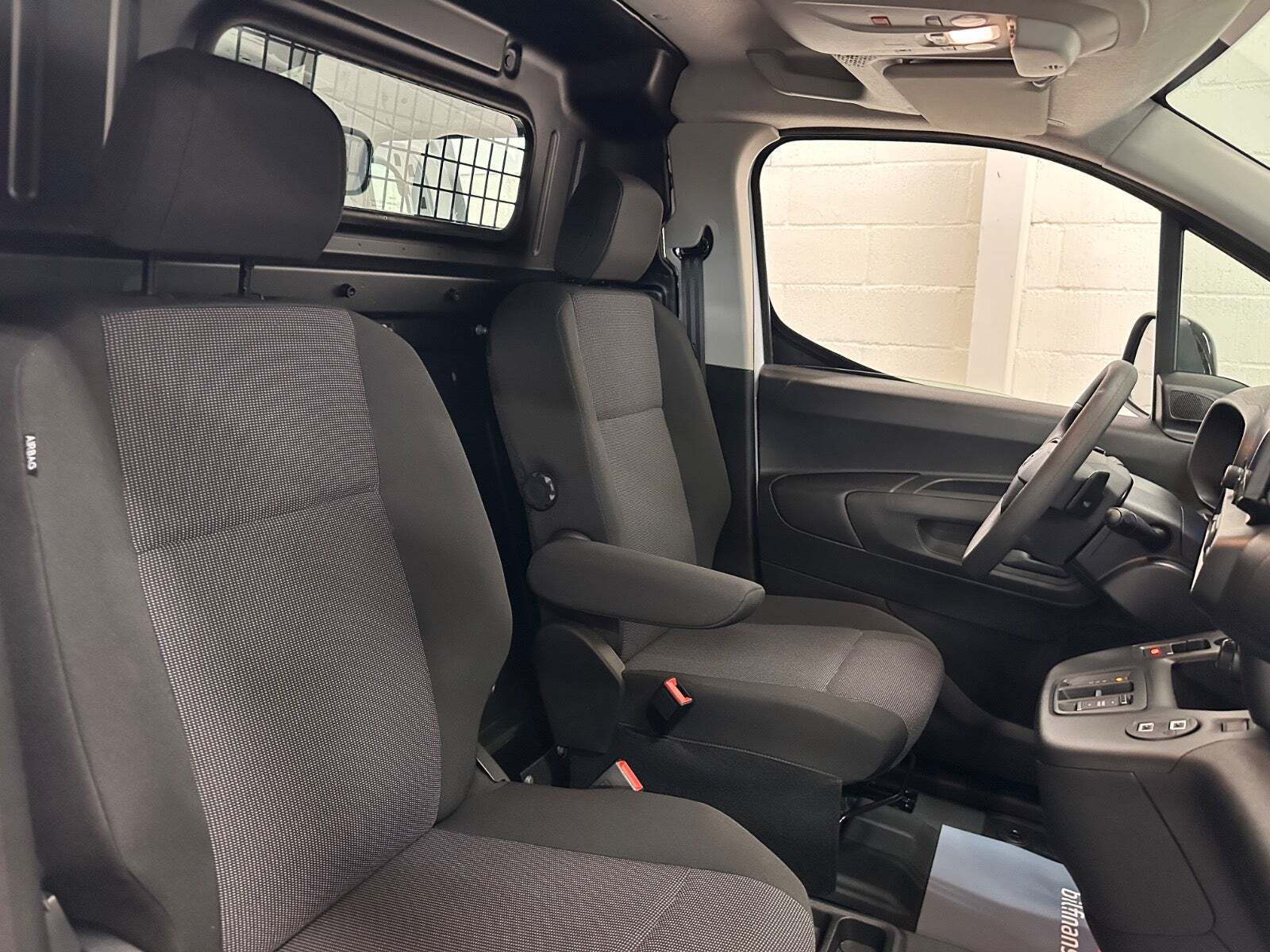 Hvid Toyota ProAce City fra 2025