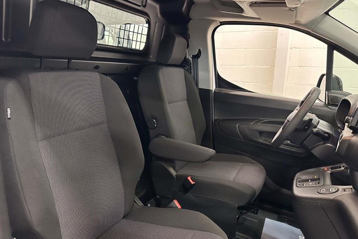 Hvid Toyota ProAce City fra 2025