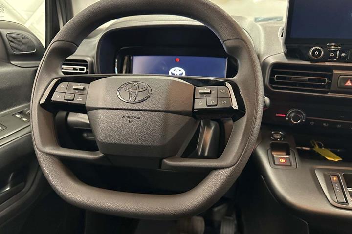 Hvid Toyota ProAce City fra 2025