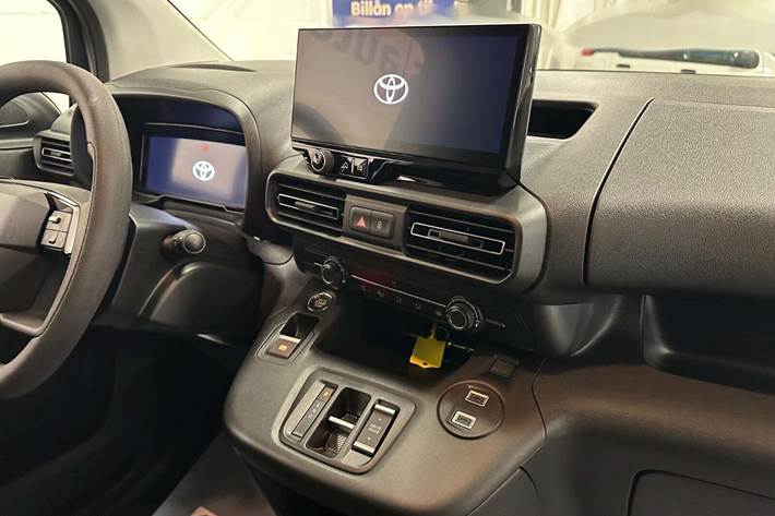Hvid Toyota ProAce City fra 2025