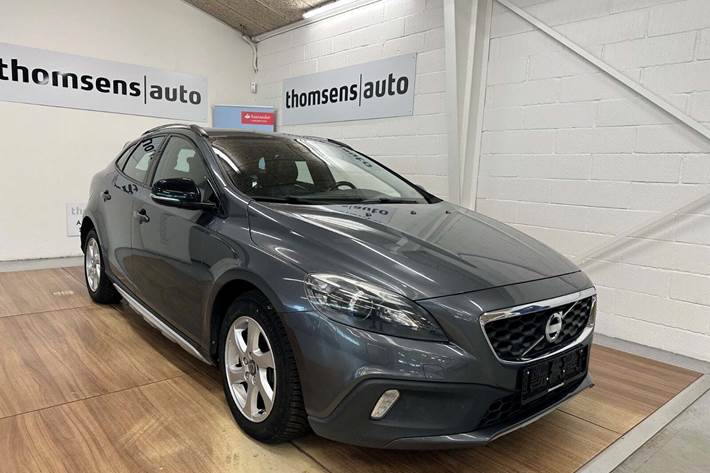 Grå Volvo V40 CC fra 2013 set udefra