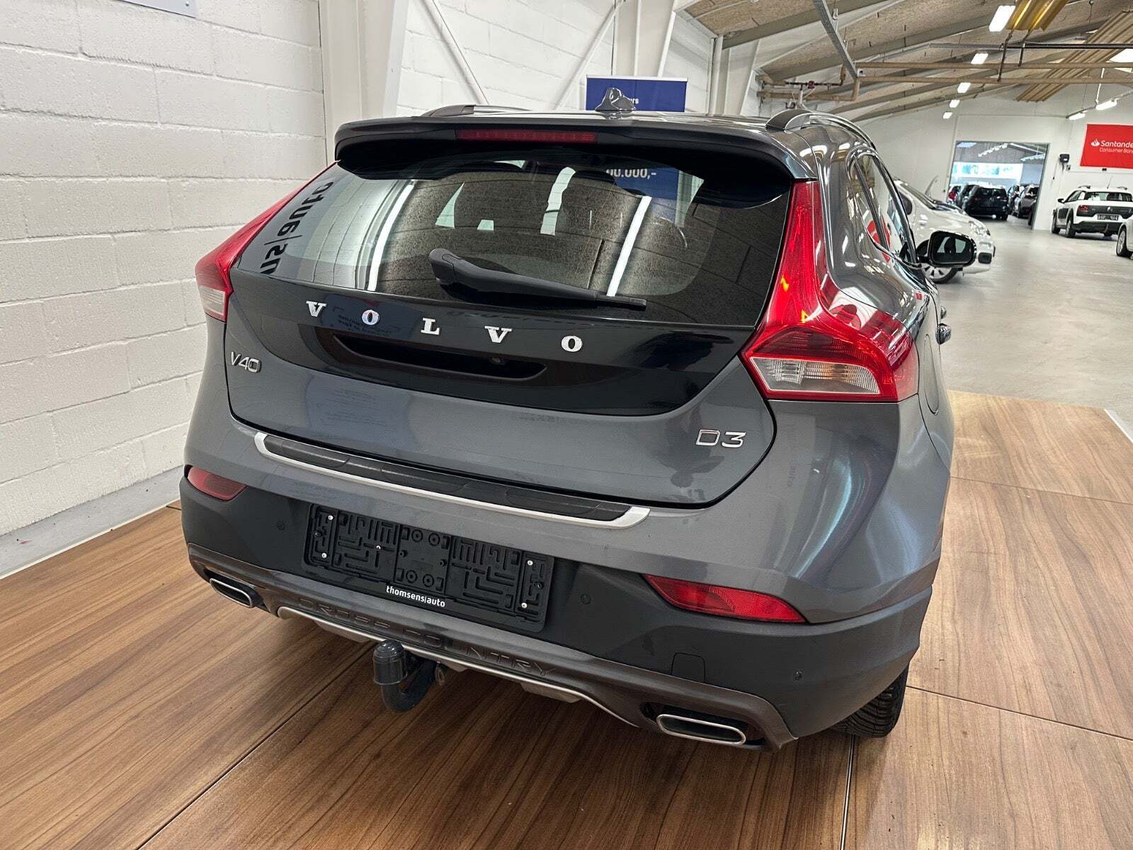 Grå Volvo V40 CC fra 2013 set udefra
