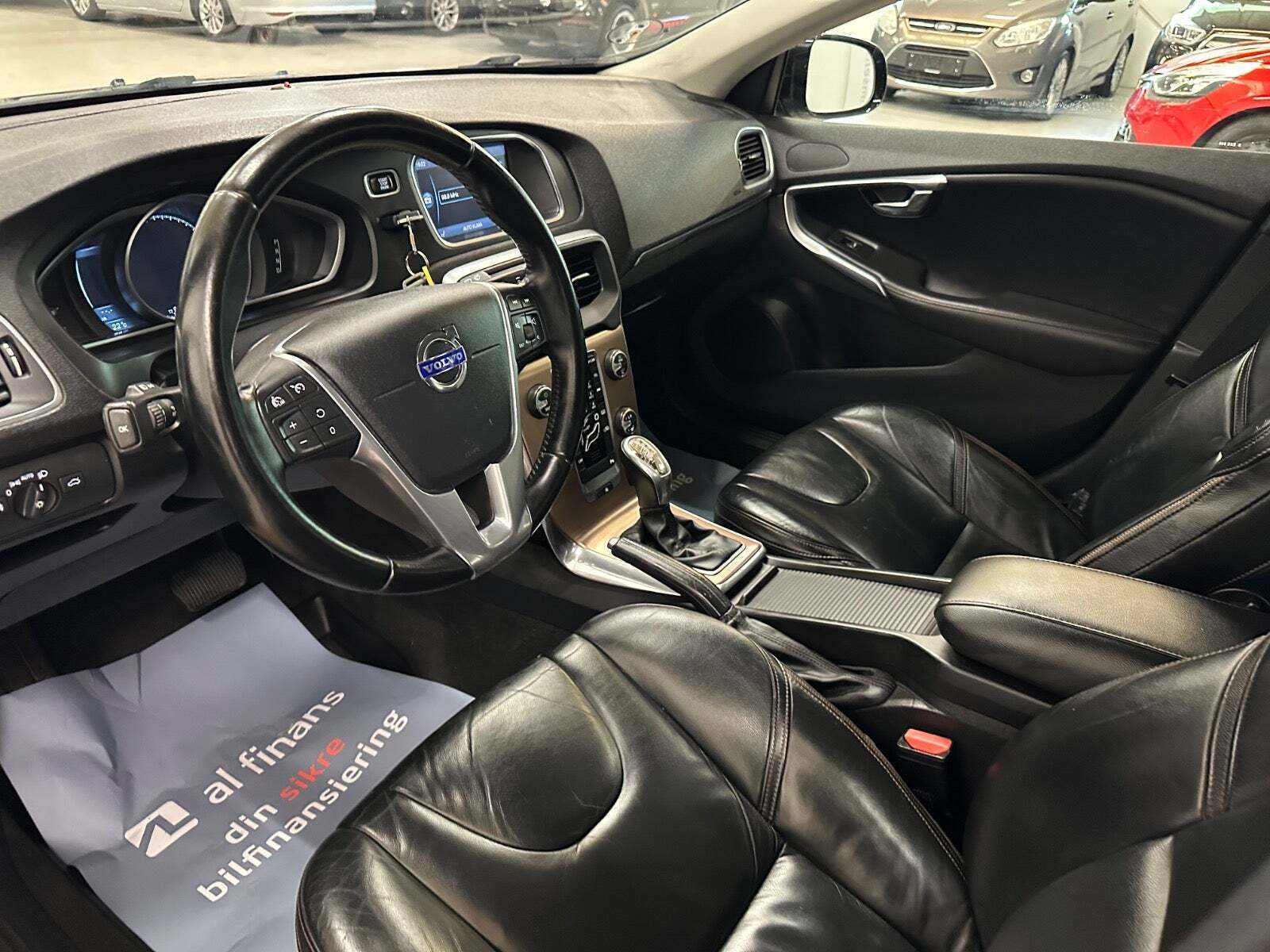 Grå Volvo V40 CC fra 2013